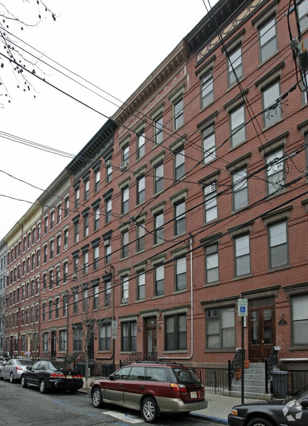Primary Photo - 807 Park Ave