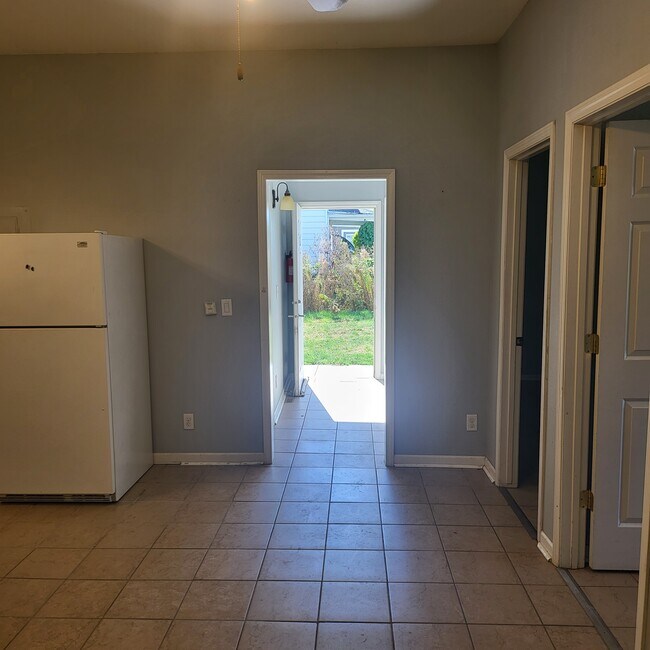 Entry - 1401 K St SW