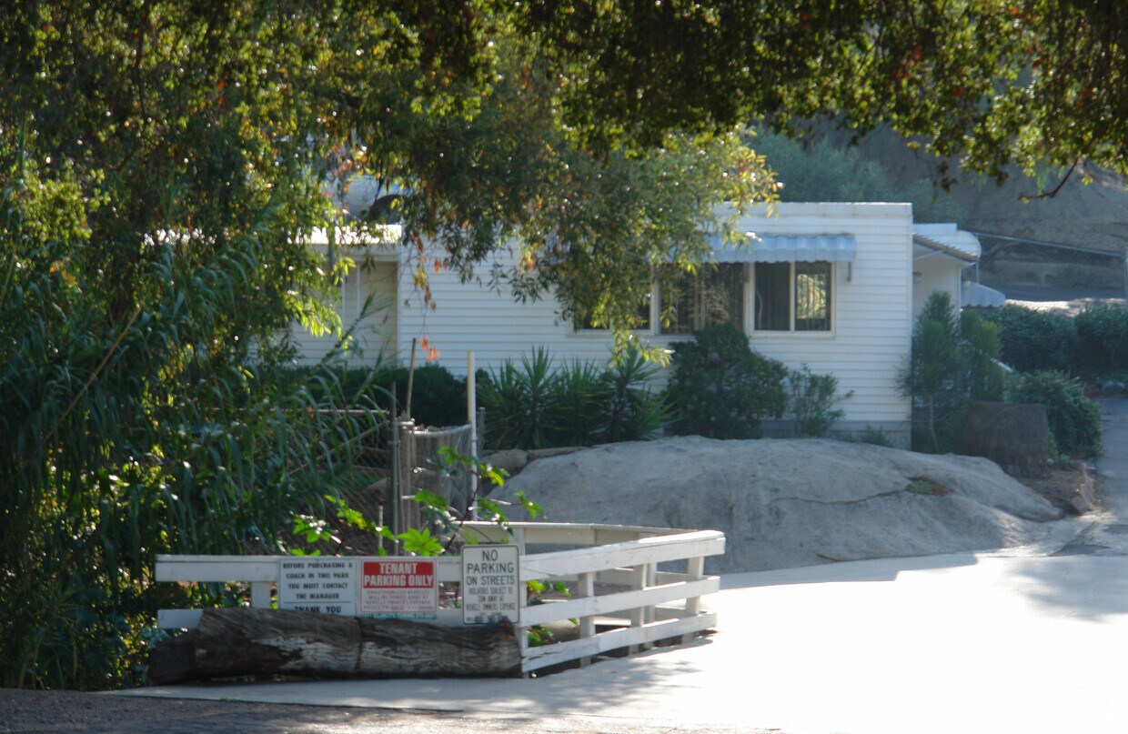 Foto del edificio - Glenview Mobile Lodge Community