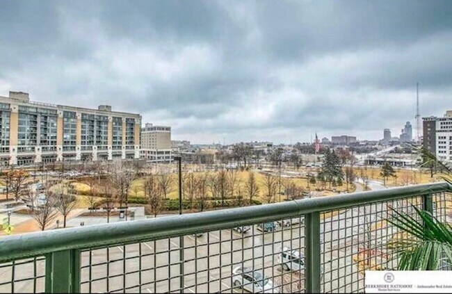 Building Photo - 3200 Farnam Ct