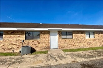 Building Photo - 12 Westgate Dr