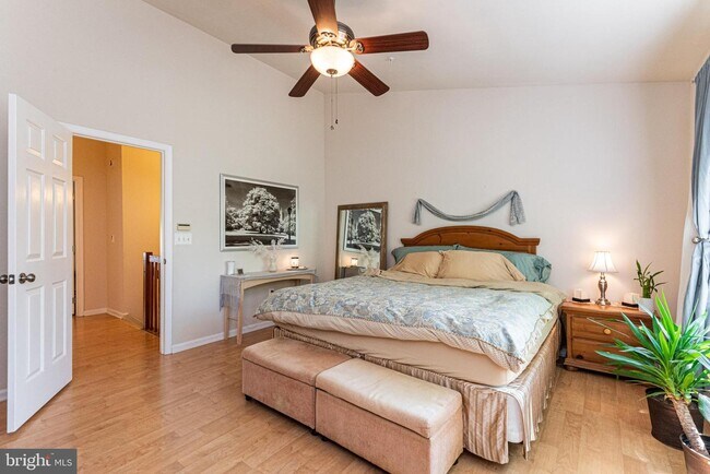 Building Photo - 146 Quiet Waters Pl