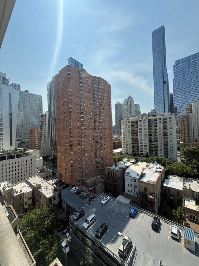 Foto del edificio - 33 W Delaware Pl