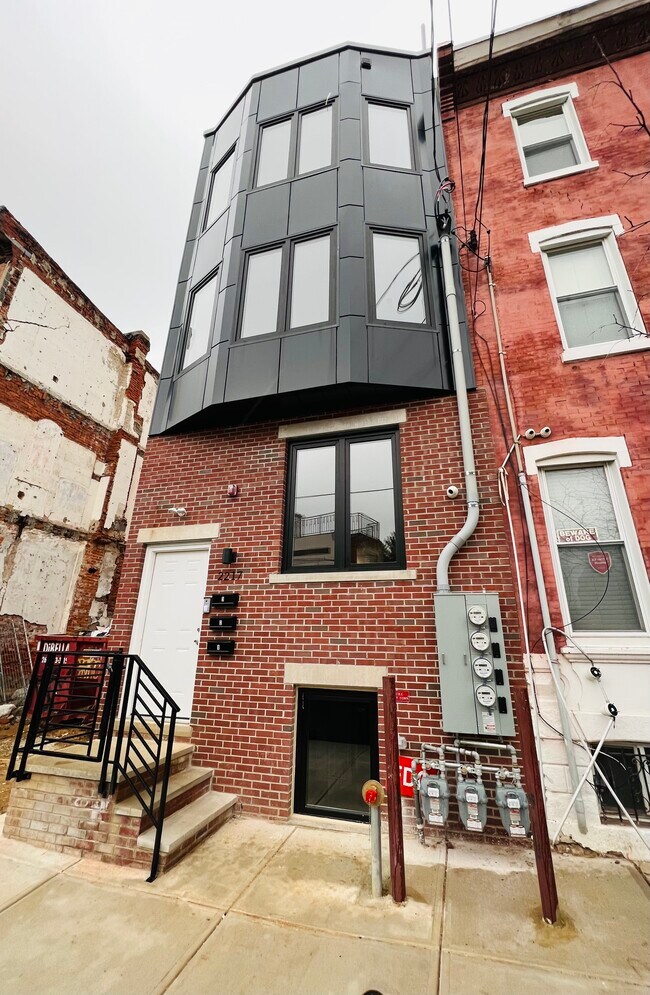 Building Photo - 2217 W Thompson St