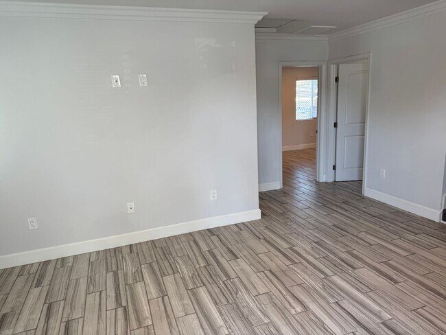 Foto del edificio - 1143 W 163rd St