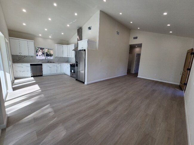 Foto del edificio - 5133 Topanga Canyon Blvd