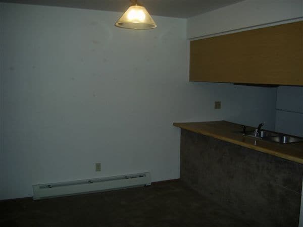 Building Photo - 3796 S Ravenna Rd