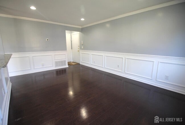 Building Photo - 3121 Sayre Dr