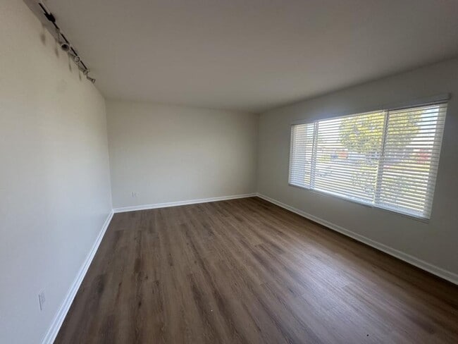 Foto del edificio - 8061 Lakeport Rd