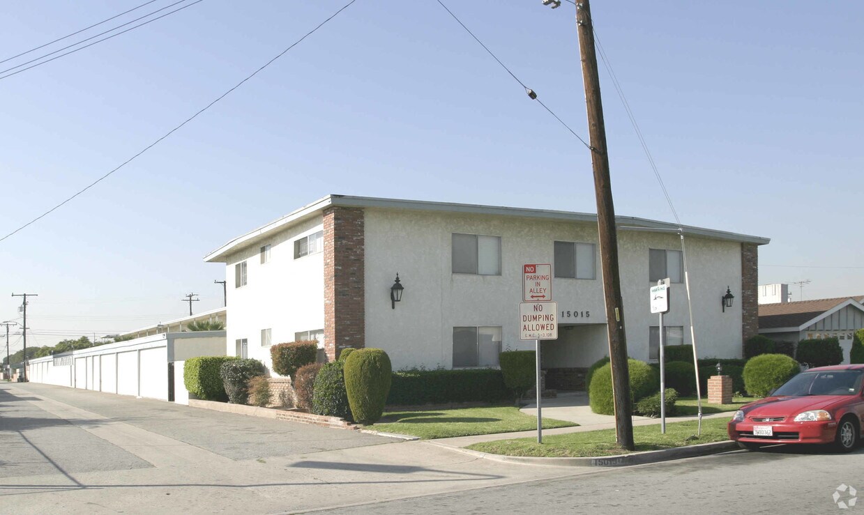 Primary Photo - 15015 Gramercy Place Apts
