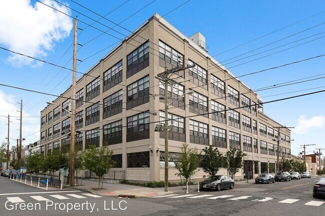 136 Oakland Ave, Jersey City, NJ 07306 Apartment for