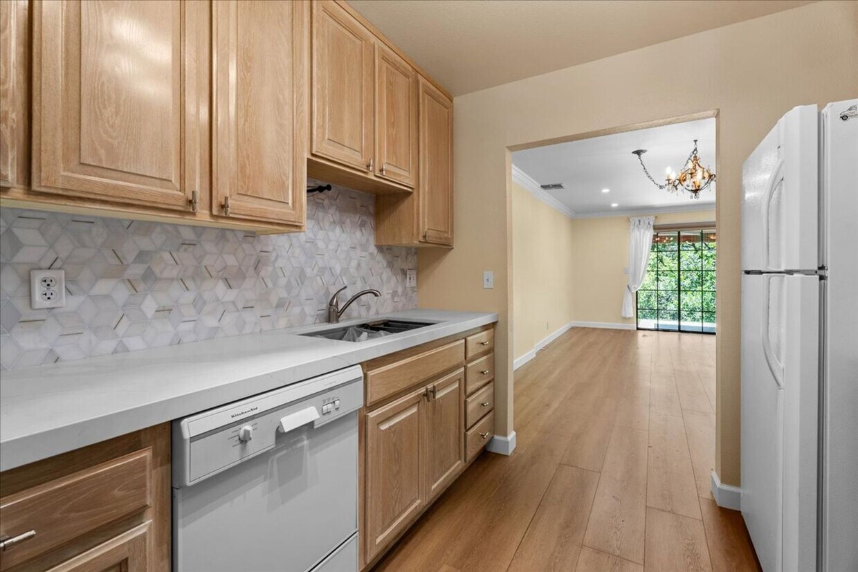 Foto principal - Updated Porter Ranch Townhome with Scenic ...