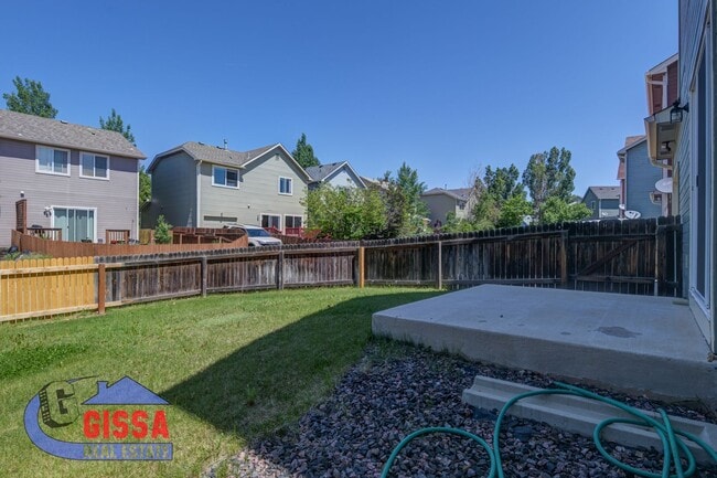 Building Photo - Cute home with engineered hardwood floorin...