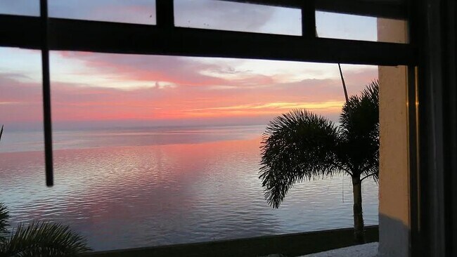 Foto del edificio - 4858 Coquina Key Dr SE