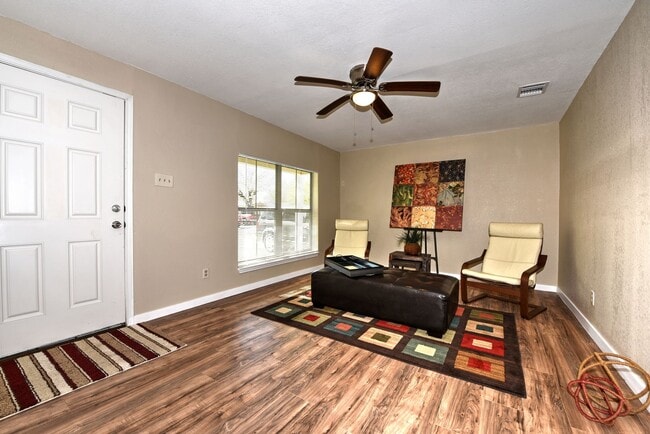 Building Photo - ONE STORY HOME  |  3 BEDS & 2 BATHS  |  LARGE SHED