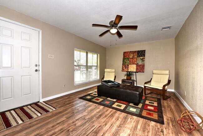 Foto del edificio - ONE STORY HOME  |  3 BEDS & 2 BATHS  |  LARGE SHED