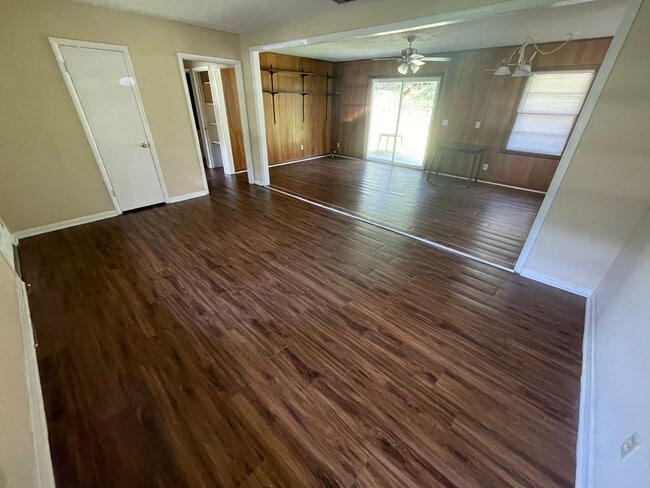 Building Photo - 223 S Edgewood Dr