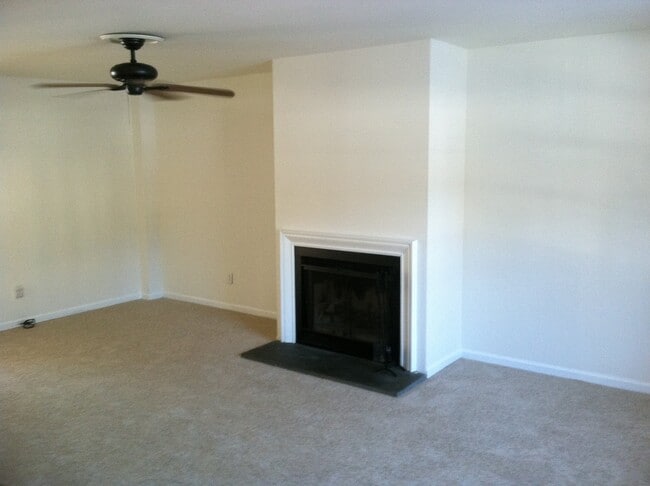 Photo - 406 Tinker Dr Townhome