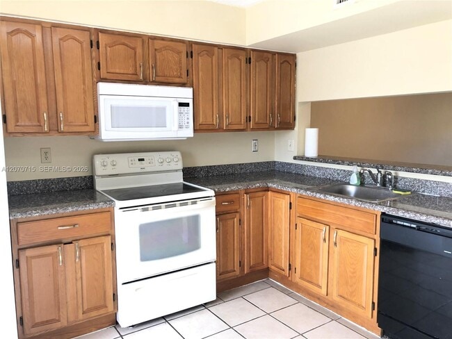 Building Photo - 14902 SW 82nd Ln