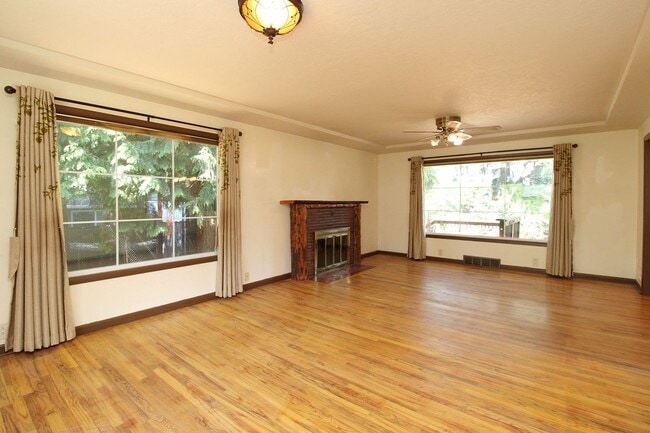Building Photo - 9341 SE Harney Ct