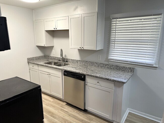 Foto del edificio - 6127 E Fayetteville Dr