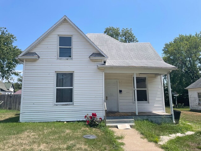 Building Photo - 3 bedroom single family home - Pictures co...