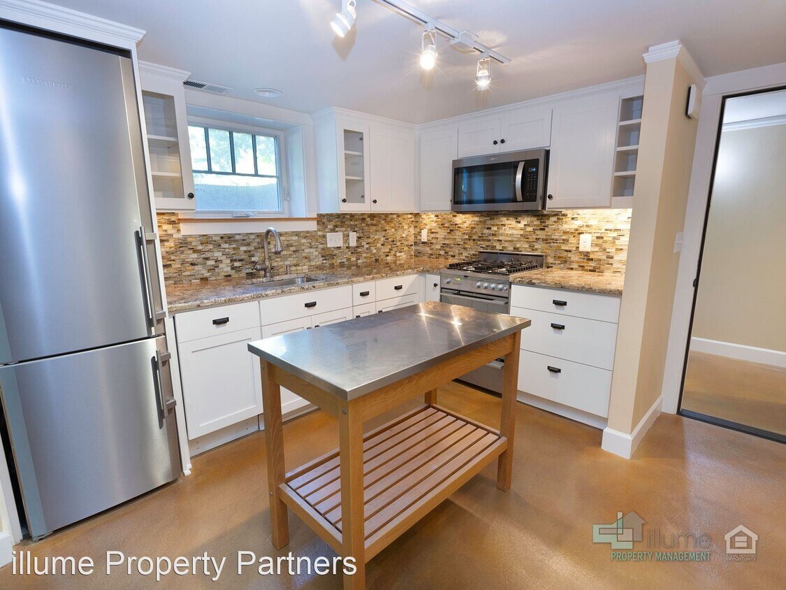 Primary Photo - 2 br, 1 bath House - 4105 SE Oak St. Unit B