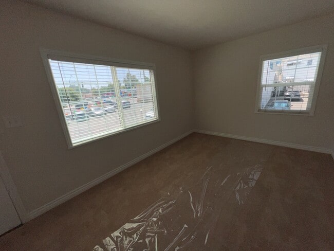 Building Photo - 110 S Buena Vista St