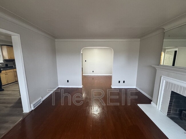 Building Photo - 9365 Birwood St