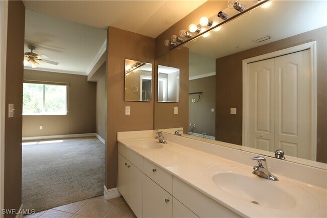 Foto del edificio - 7811 Regal Heron Cir