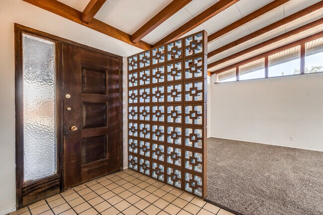 Foto del edificio - 3313 Cork Dr