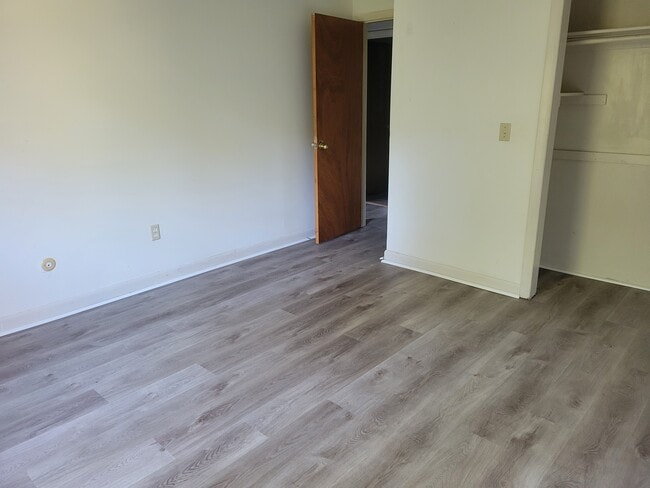 Building Photo - 3 Shadowbrook Ln