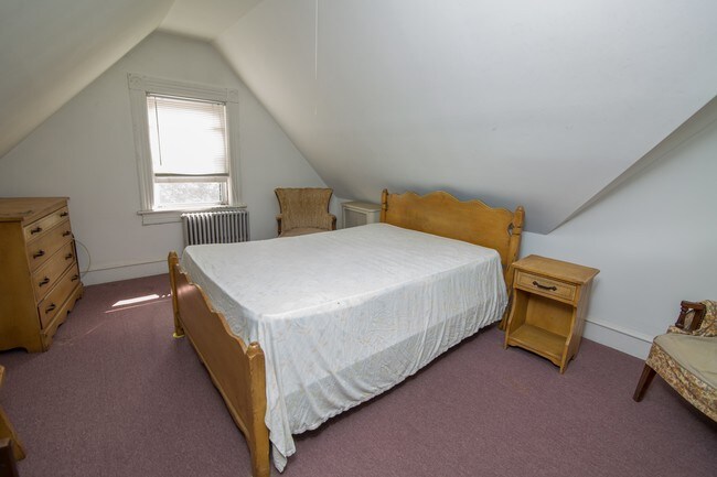 Bedroom - 112 Franklin Ave