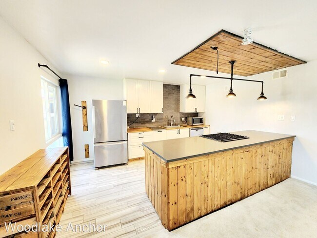 Building Photo - 2 br, 2 bath House - 3041 Los Prados #206