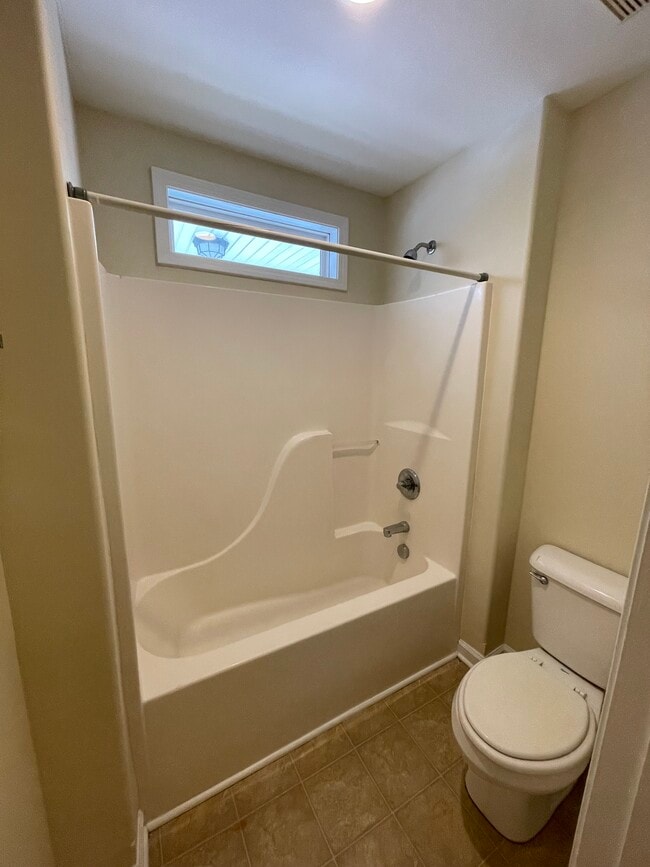 2nd Floor 2nd Full bath - 857 Malabu Dr