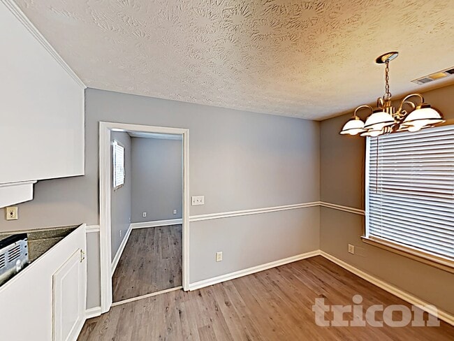 Foto del edificio - 169 Floresta Dr