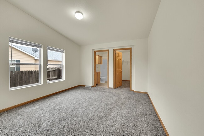 Building Photo - 2493 Carriage Dr