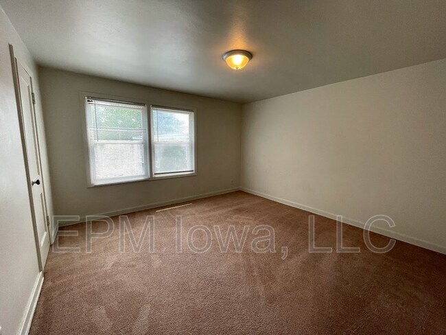 Building Photo - 219 Madison St