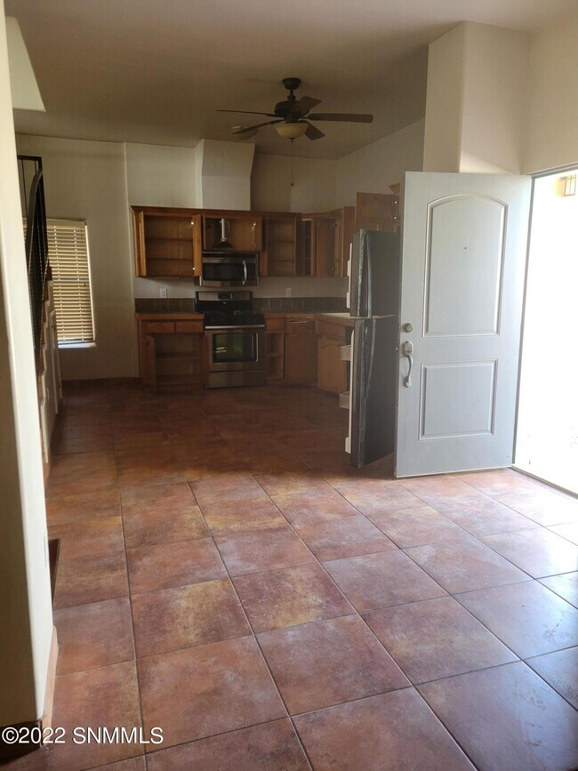Building Photo - 517 N Tornillo St