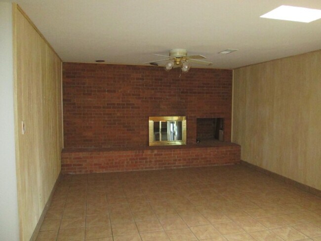 Building Photo - Coming Soon In The NE Heights!