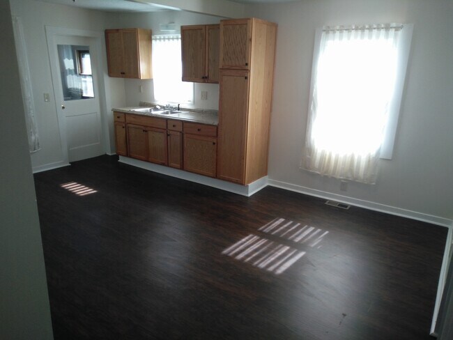 Building Photo - 1158 Kenton St