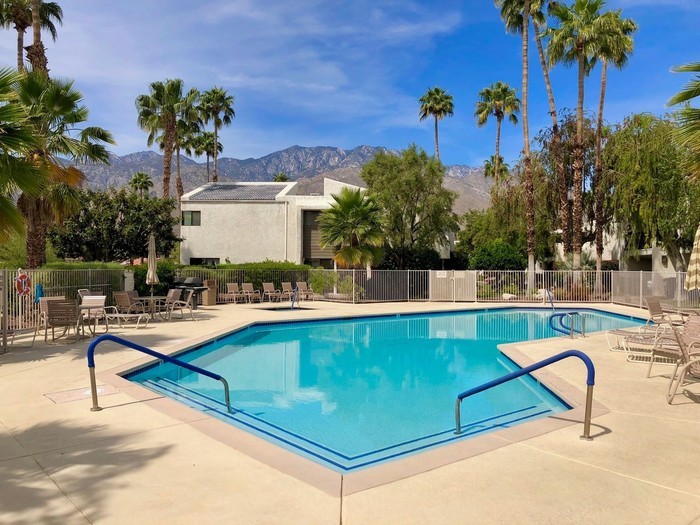 Primary Photo - Nicely Updated 2 Bedroom Condo in The Palms!