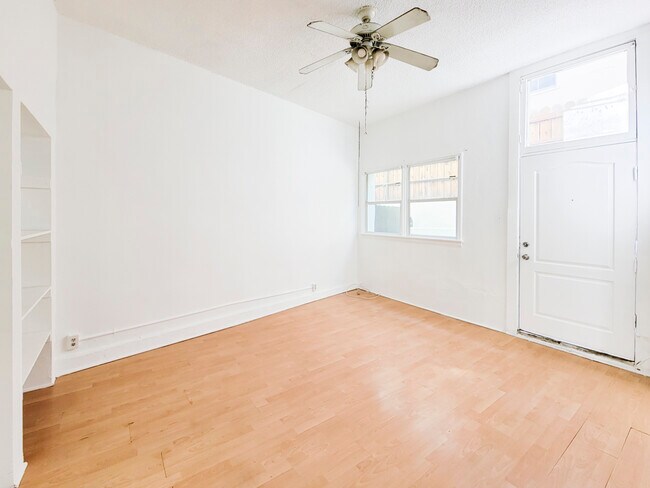 Foto del edificio - 2802 Waverly Dr
