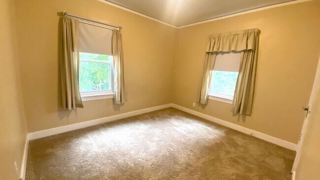 Foto del edificio - 3 Bedroom, 1 Bath Single Family House