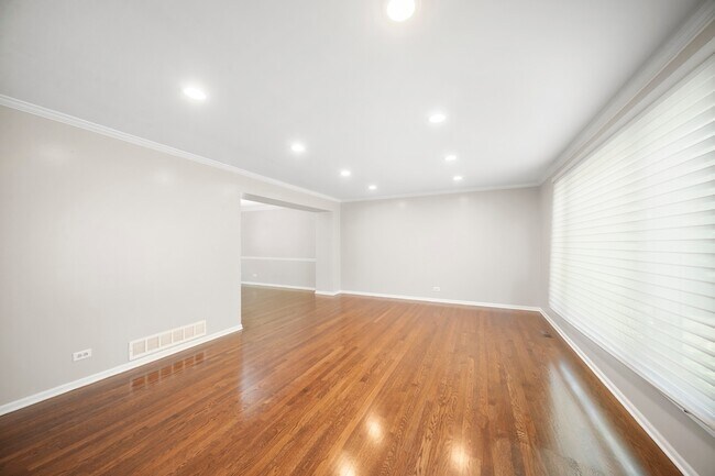 Building Photo - 310 Chesterfield Ln