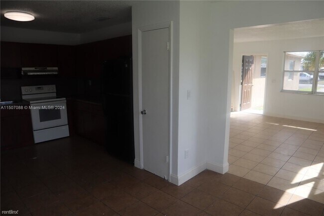 Building Photo - 3 br, 2 bath House - 1555 NE 148th St