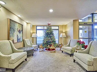 Vestíbulo principal - 1808 Old Meadow Rd