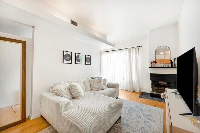 Foto del edificio - 2549 N Halsted St