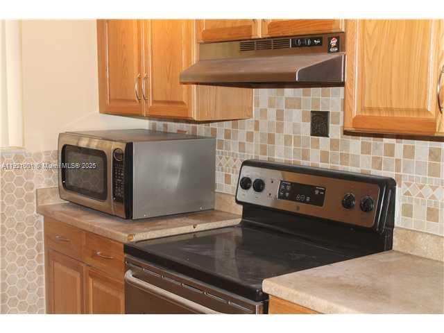 Foto del edificio - 586 NW 114th Ave