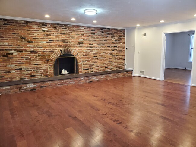 Building Photo - 13905 N Gate Dr